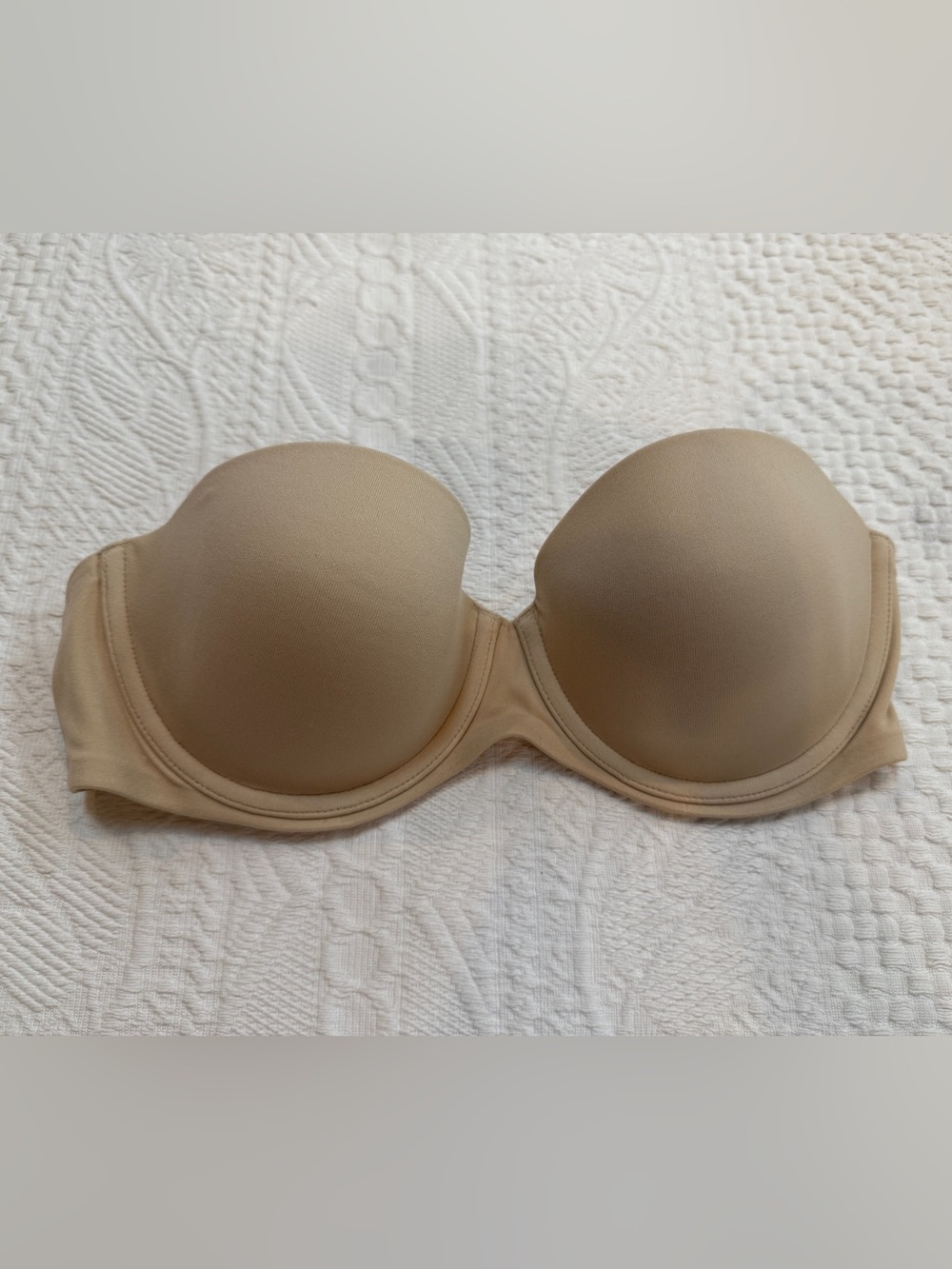 Body by Victoria Strapless Bra Smooth Nude Lined Light Beige Size 34C
